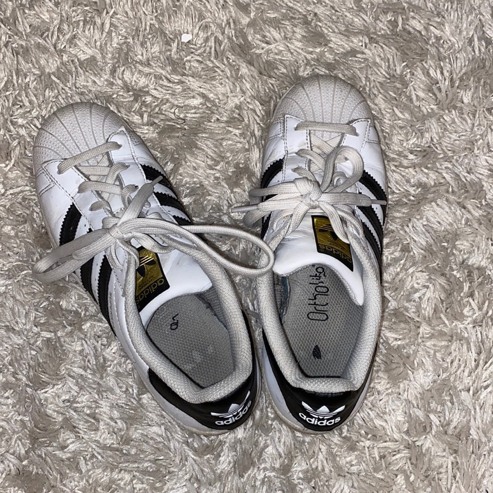 adidas superstars size 6🤍